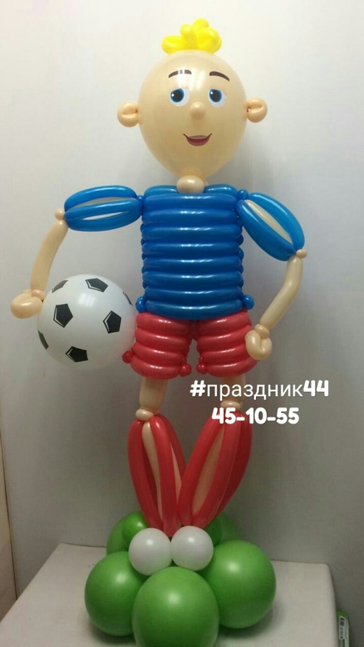 Фигура из воздушных шаров Футболист